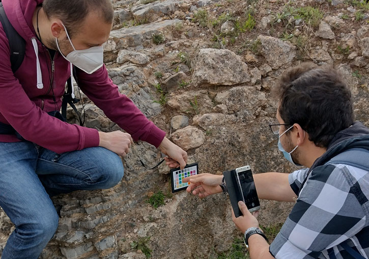 Investigadores de la Unidad de Investigación ArchaeChemis de la Universitat de València. De izquierda a derecha: Mirco Ramacciotti, Gianni Gallello y Ángel Morales Rubio.